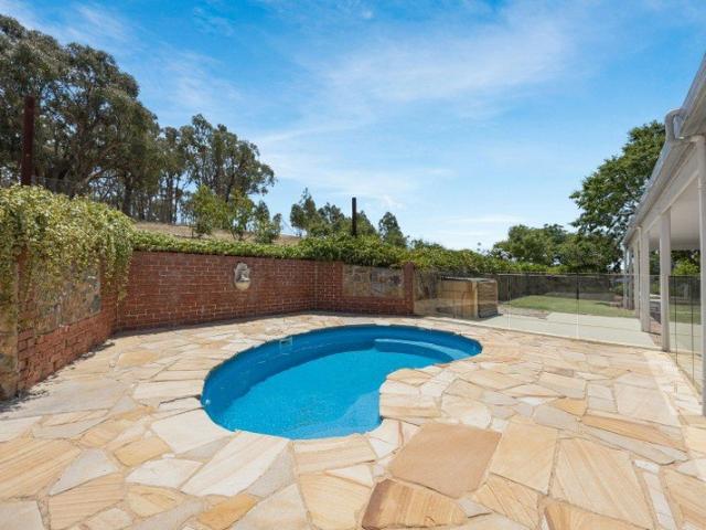 Spacious Country Living with Pool and Beautiful Gardens in Sutton