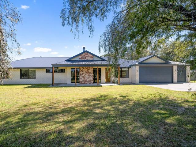 Spacious Country Living in the heart of Capel