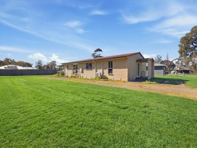 SPACIOUS COUNTRY LIVING, JUST 10 MINUTES FROM BENALLA