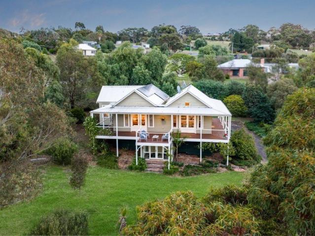 Spacious Country Retreat with Stunning Garden Views