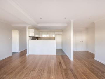 Spacious courtyard apartment in prime lifestyle location