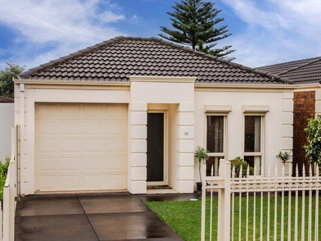 Spacious Courtyard Home