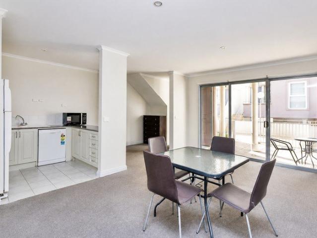 Spacious Courtyard Living Moments from Melbourne CBD