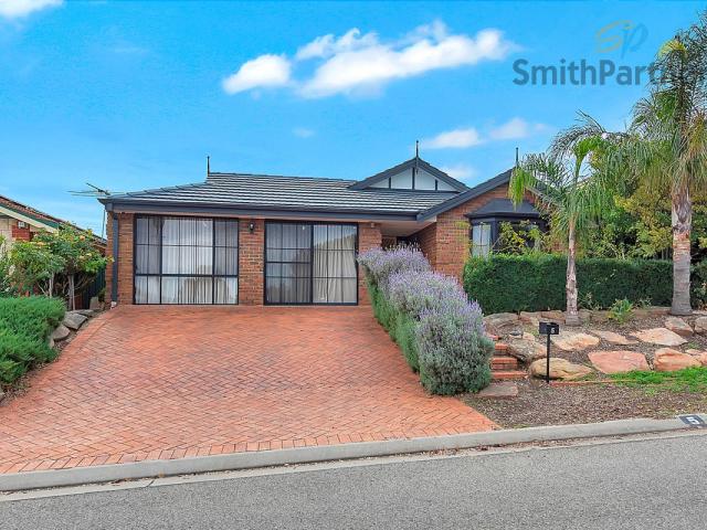 Spacious Courtyard Living In A Peaceful Court Setting