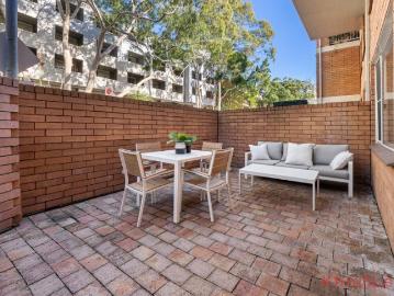 Spacious Courtyard Living in Prime City Fringe Ultimo Location