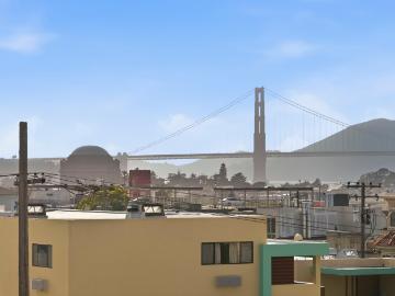 Spacious Cow Hollow Penthouse w/ Parking, Roof Deck & Bay Views!