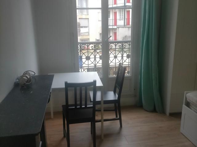Spacious, cozy studio, Paris Amsterdam Apartments for Rent