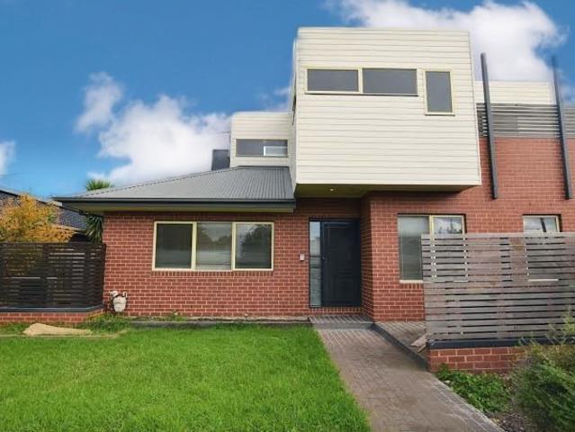 Spacious clean edged style