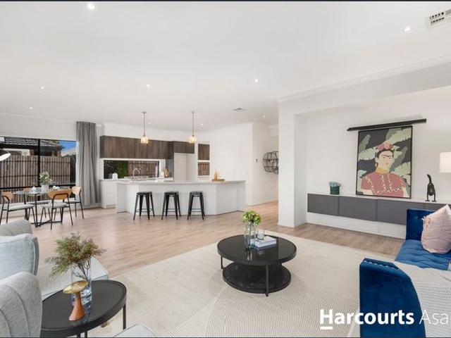 Spacious Clyde North Gem Awaits You