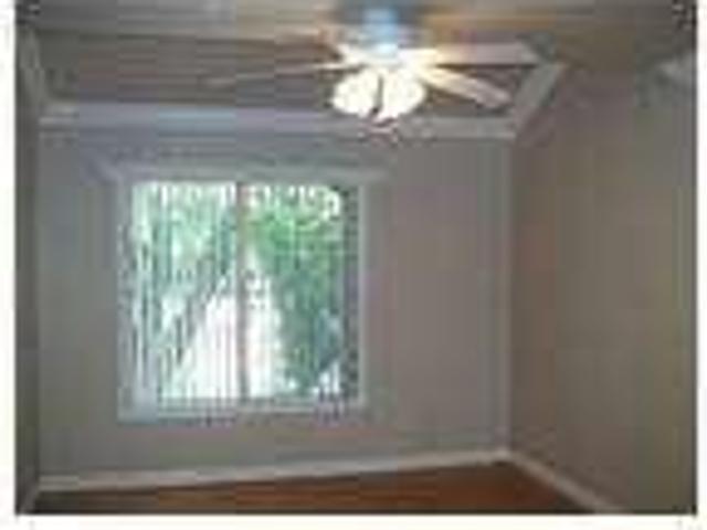 Spacious Deluxe 1 bedroom. with Balcony & Vaulted Ceiling Upper floor