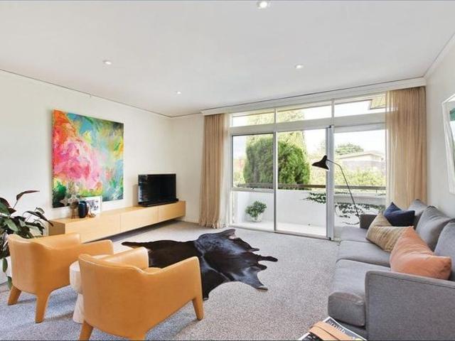 Spacious designer apartment