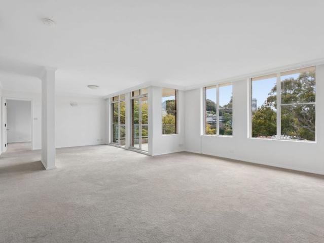 Spacious Double Bay Apartment with North Facing Ocean Views & Double Parking