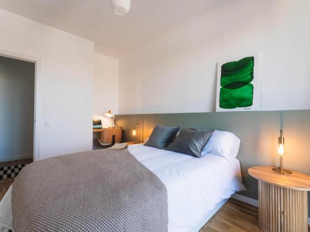 Spacious double bedroom with balcony in wonderful co living next to the Sagrada Familia