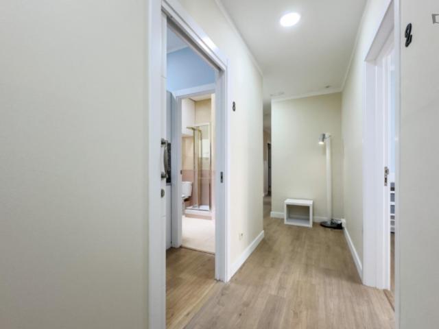 Spacious Double Bedroom ensuite with private kitchen close to Drassanes Metro