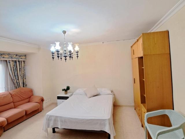 Spacious double bedroom in Alicante close to Plaza de San Blas