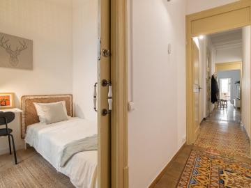 Spacious double bedroom in central El Raval