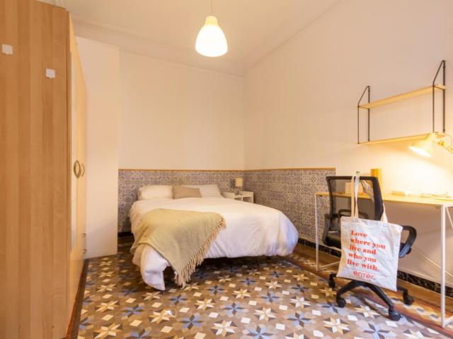 Spacious double bedroom in Dreta de l'Eixample