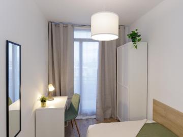 Spacious double bedroom in L'Hospitalet de Llobregat