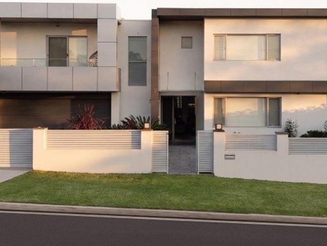 Spacious Double Brick Family Haven with Seamless Indoor Outdoor Living in Beverly Hills Cul De Sac