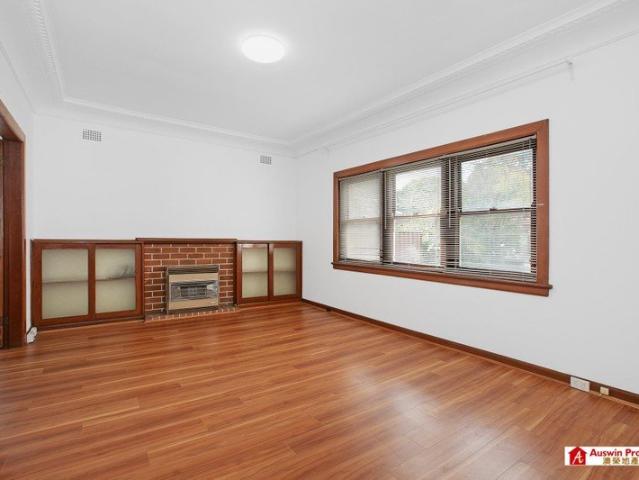Spacious Double Brick Family Home with Pool on 657sqm