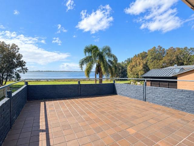 Spacious double level home with loads of extras & Waterview's