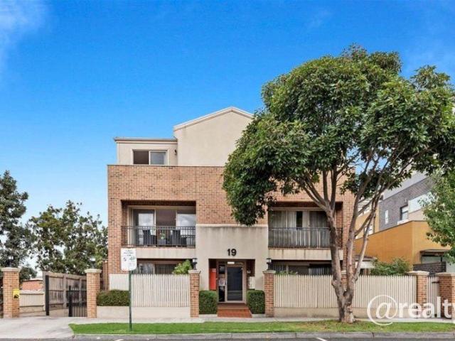 Spacious Double Storey Apartment in Prime Box Hill Location