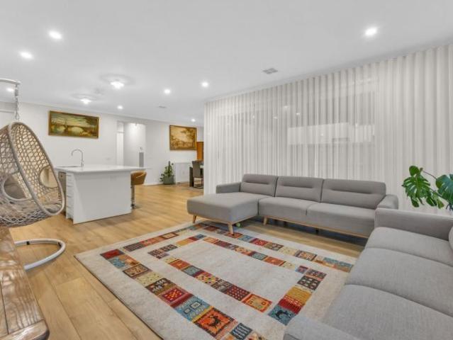 Spacious Double Storey Family Home in a Convenient Clyde North Location