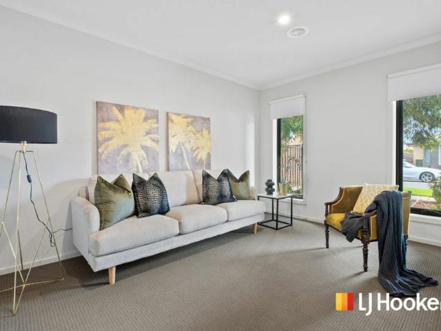 Unfurnished! Spacious Double Storey Family Home in a Prime Point Cook Location