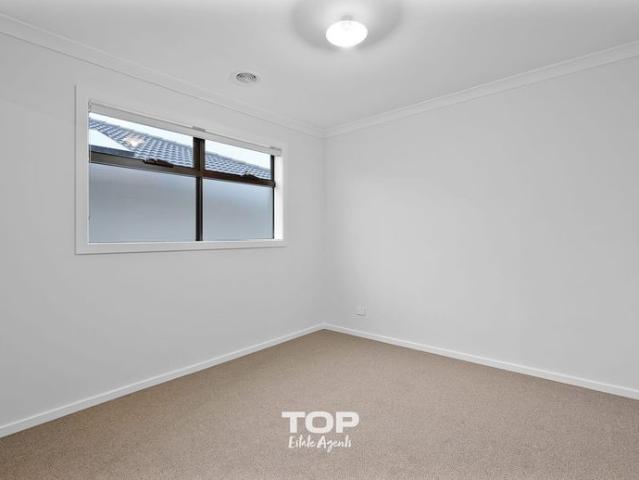 Spacious Double Storey Family Home in Prime Orana Estate Location!
