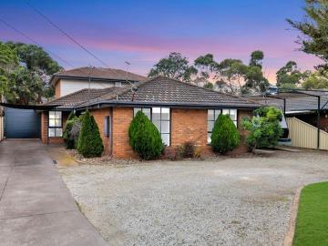 Spacious Double Storey Family Home in the Heart of Hoppers Crossing