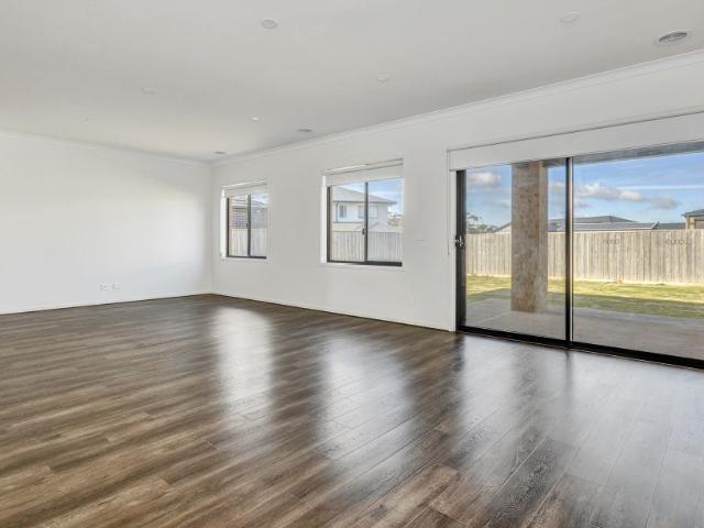 Spacious Double Storey Home in Manor Lakes