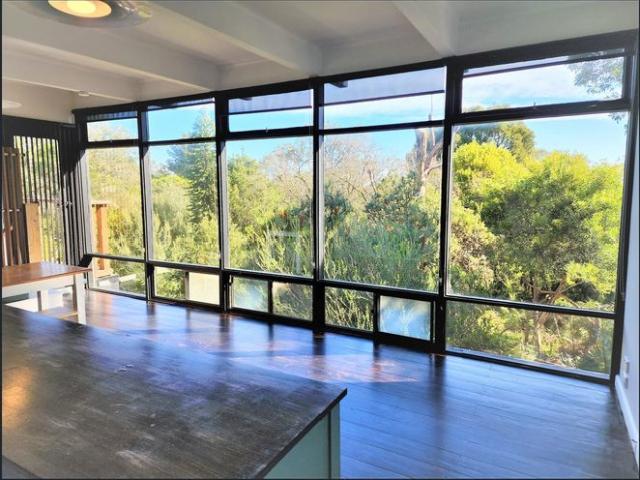 Spacious Double Storey Home with Bay Views in Rosebud South