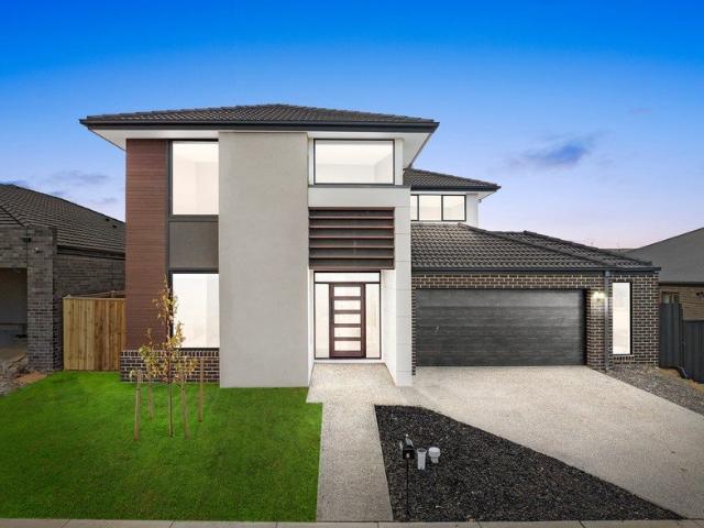 Spacious double storey house with big backyard