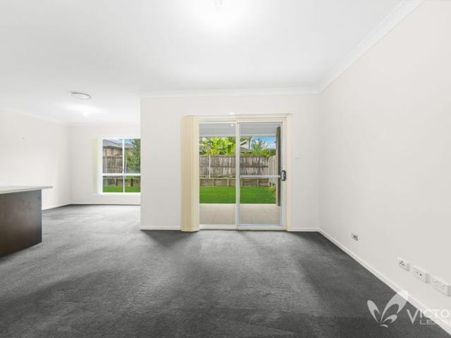Spacious double storey 4 bedroom large house for rent in Kellyville