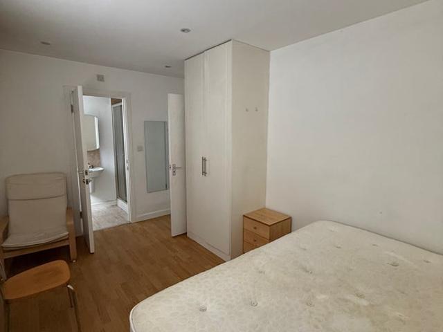 Spacious Double Rooms in Modern 6 Bed House