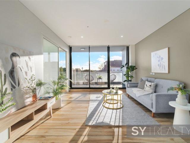 Spacious Dual Aspect Residence with Two Balconies & Excellent abundant natural airflow