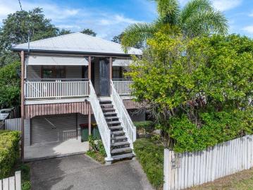 Spacious Dual Level Home in Sought After Morningside Pocket