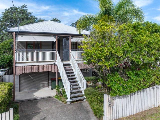 Spacious Dual Level Home in Sought After Morningside Pocket