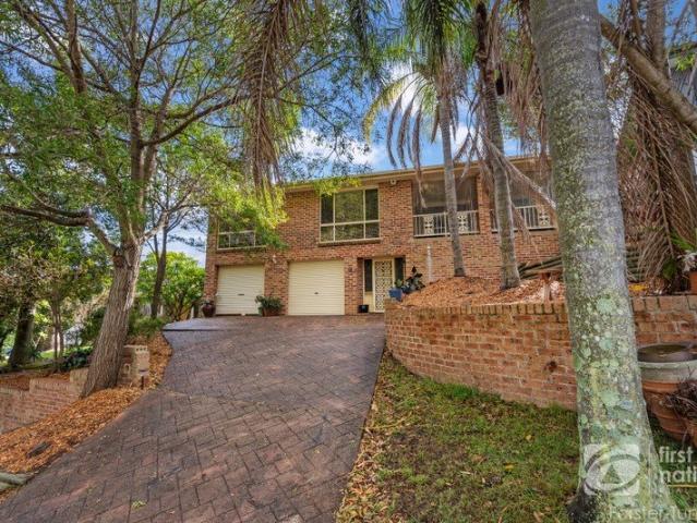 Spacious Dual Level Home Near One Mile Beach