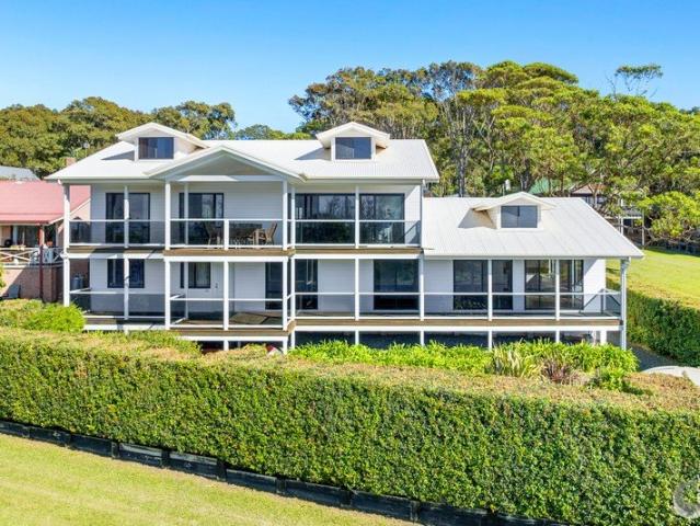 Spacious Dual Living With Beach Across the Road