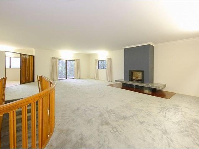 Spacious Dual Living Home in Sought After Corinda
