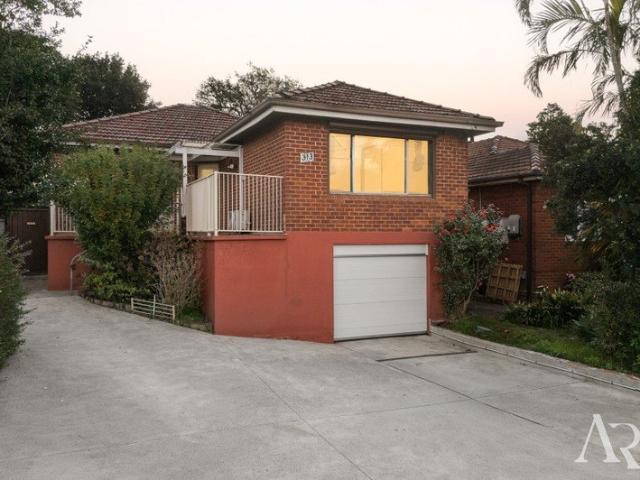 Spacious Dual Living Home with Versatile Family Appeal