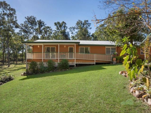 Spacious Dual Living on 1.39ha with Parkland Gardens, Large Shed, Solar & Range Views Aratula