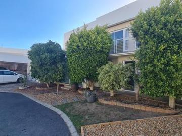 spacious dual living opportunity in.