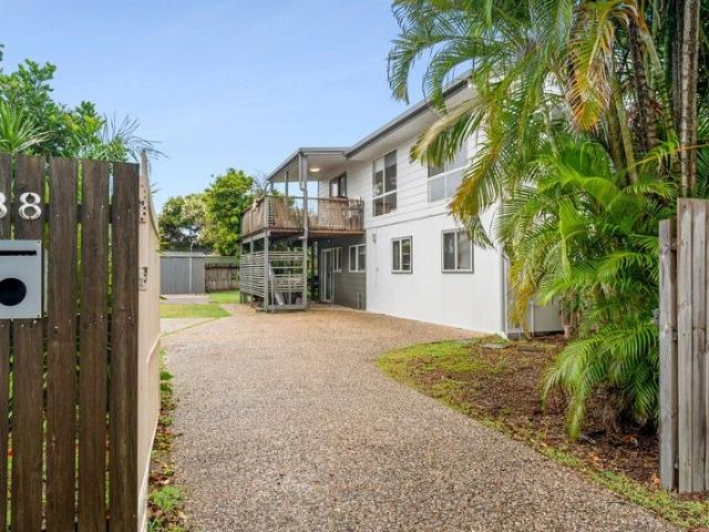 Spacious Dual Living Opportunity in a Coastal Location
