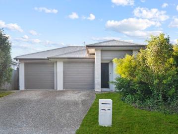 Spacious Dual Living Opportunity Perfect for Large Families or Savvy Investors!