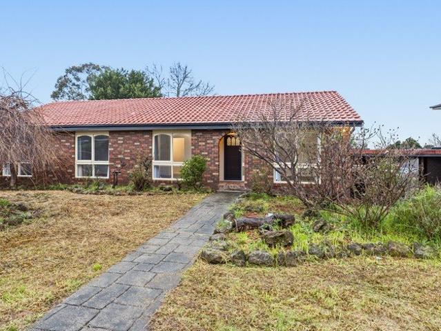 Spacious Dual Living Retreat with Yarra Ranges Views