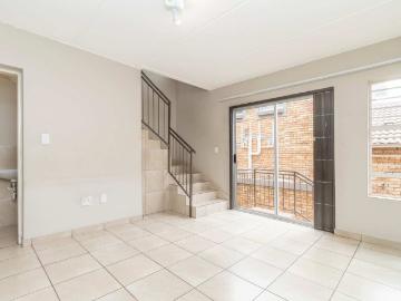 Spacious Duplex 3 Bedroom Townhouse
