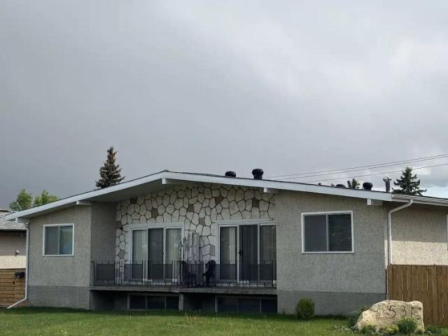 Spacious duplex for Rent 3 Bedroom, 1 Bath Prime Location Main Floor — 3 Bedrooms Main Floor