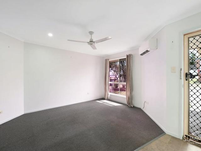 Spacious Duplex on a Quiet Street!